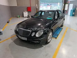 Negro Usado 2006 Mercedes E320 Avantgarde Berlina | 2000 €