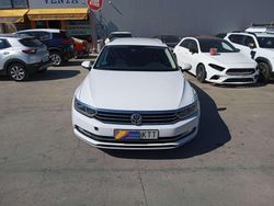 Blanco Usado 2019 VW Passat Executive Familiar | 9600 €