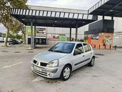 Plateado Usado 2004 Renault Clio II Authentique Utilitario | 2890 € (Precio justo)