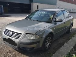 Gris / plata Usado 2002 VW Passat Comfortline Berlina | 2000 € (Precio justo)