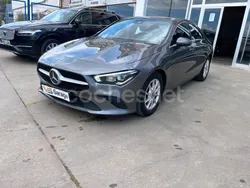 Gris / plata Usado 2022 Mercedes CLA200 Berlina | 28.000 € (Buen precio)