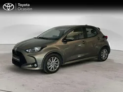 Amarillo Usado 2025 Toyota Yaris Hybrid Active Berlina | 21.550 € (Precio justo)