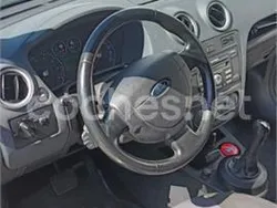 Gris / plata Usado 2006 Ford Fusion Trend Berlina | 3500 € (Un poco caro)