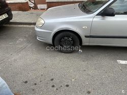Gris / plata Usado 2005 Hyundai Accent Berlina | 2400 €