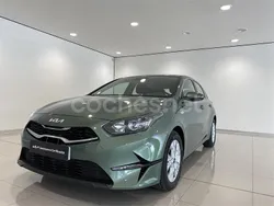 Verde Usado 2024 Kia Ceed Berlina | 18.680 € (Precio justo)