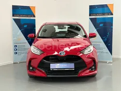 Rojo Usado 2022 Toyota Yaris Hybrid Active Berlina | 19.199 € (Precio justo)