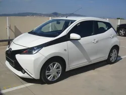 Blanco Usado 2015 Toyota Aygo X-play Utilitario | 9900 € (Precio justo)