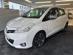 Blanco Usado 2014 Toyota Yaris SoHo Berlina | 8990 € (Precio justo)