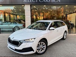 Blanco Usado 2021 Skoda Octavia Ambition Familiar | 22.500 € (Precio justo)