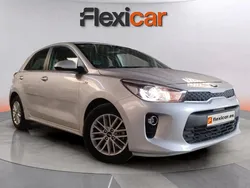 Gris Usado 2018 Kia Rio Berlina | 9990 € (Super precio)
