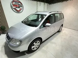 Gris / plata Usado 2006 VW Touran Monovolumen | 5490 € (Precio justo)