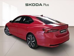 Rojo Nuevo 2025 Skoda Octavia | 35.250 € (Precio justo)