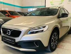 Beige Usado 2018 Volvo V40 CC Plus Familiar | 17.490 € (Un poco caro)