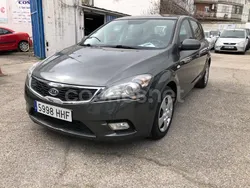 Gris / plata Usado 2011 Kia Ceed Berlina | 5900 € (Precio justo)