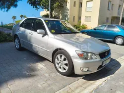 Beige Usado 2002 Lexus IS200 Berlina | 5950 €