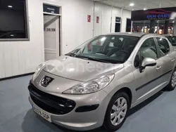 Beige Usado 2009 Peugeot 207 Berlina | 4990 € (Precio justo)