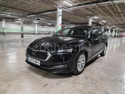 Negro Usado 2024 Skoda Octavia Selection Berlina | 26.000 € (Precio justo)