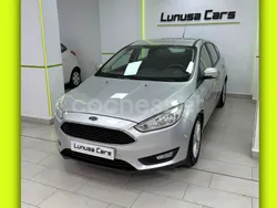 Gris / plata Usado 2017 Ford Focus Trend Berlina | 11.990 € (Precio justo)