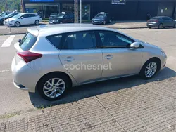Gris / plata Usado 2016 Toyota Auris Active Berlina | 9650 € (Buen precio)