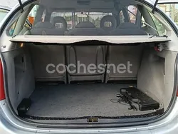 Gris / plata Usado 2005 Citroën Xsara Picasso Exclusive Monovolumen | 2899 € (Precio justo)