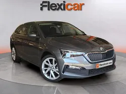 Gris Usado 2022 Skoda Scala Ambition Utilitario | 19.890 € (Precio justo)