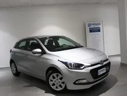 Gris/plata Usado 2017 Hyundai i20 | 7990 € (Super precio)
