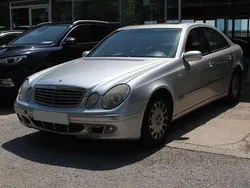 Gris Usado 2002 Mercedes E270 Classic Berlina | 1650 €