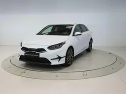 Blanco Usado 2023 Kia Ceed Utilitario | 19.475 € (Un poco caro)