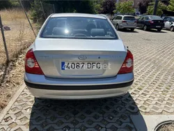 Gris / plata Usado 2004 Hyundai Elantra Comfort Berlina | 3000 €