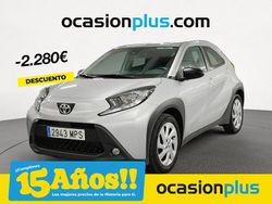 Gris / plata Usado 2024 Toyota Aygo Play Utilitario | 14.650 € (Precio justo)