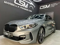 Gris / plata Usado 2023 BMW 120 Comfort Edition Utilitario | 34.990 € (Caro)