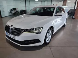 Blanco Usado 2021 Skoda Superb Active Berlina | 19.900 € (Precio justo)