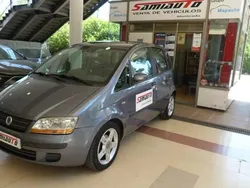 Gris / plata Usado 2005 Fiat Idea Active Monovolumen | 2450 €