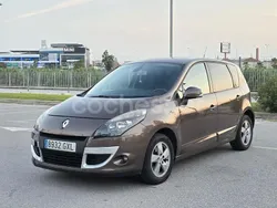 Marrón Usado 2010 Renault Scénic III Dynamique Monovolumen | 5750 € (Buen precio)