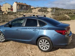 Azul Usado 2014 Opel Astra Selective Berlina | 4950 € (Precio justo)