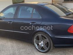 Verde Usado 2003 Mercedes E400 Avantgarde Berlina | 5300 €