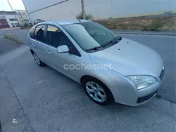 Gris / plata Usado 2007 Ford Focus Trend Berlina | 1900 € (Precio justo)