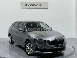 Gris / plata Usado 2024 Skoda Scala Selection Utilitario | 20.950 € (Precio justo)