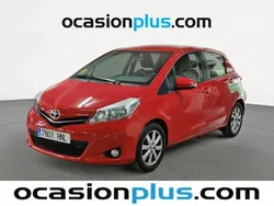 Rojo Usado 2013 Toyota Yaris Active Utilitario | 7800 € (Precio justo)