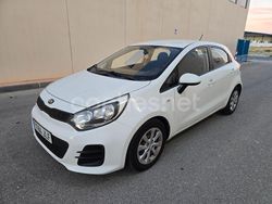 Blanco Usado 2016 Kia Rio Berlina | 8000 € (Precio justo)