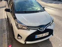 Beige Usado 2016 Toyota Yaris Hybrid Berlina | 11.500 € (Buen precio)