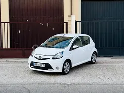 Blanco Usado 2013 Toyota Aygo City Utilitario | 5990 € (Precio justo)