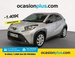 Gris / plata Usado 2024 Toyota Aygo Play Utilitario | 15.500 € (Precio justo)