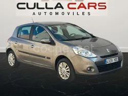 Gris / plata Usado 2011 Renault Clio II Expression Berlina | 6999 € (Un poco caro)