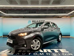 Gris / plata Usado 2022 Toyota Yaris Berlina | 18.990 € (Un poco caro)
