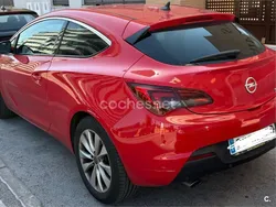 Rojo Usado 2014 Opel Astra GTC Selective Berlina | 10.500 € (Un poco caro)