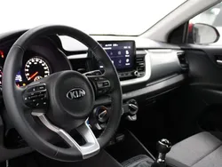 Rojo Usado 2023 Kia Stonic SUV | 20.200 € (Caro)