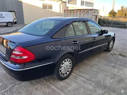 Azul Usado 2004 Mercedes E270 Elegance Berlina | 12.000 €