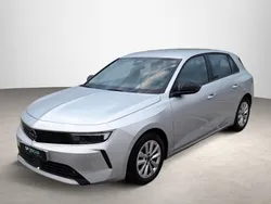 Gris / plata Usado 2023 Opel Astra Edition Berlina | 16.950 € (Buen precio)