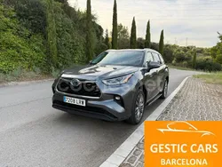 Gris / plata Usado 2021 Toyota Highlander Advance SUV | 41.990 € (Un poco caro)